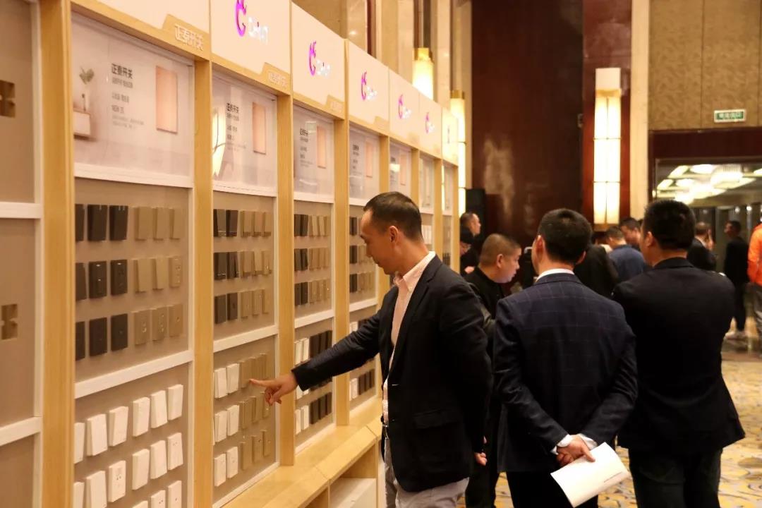 正泰居家杭州新品推介會(huì)"泰"火爆 正泰居家杭州新品推介會(huì)"泰"火爆