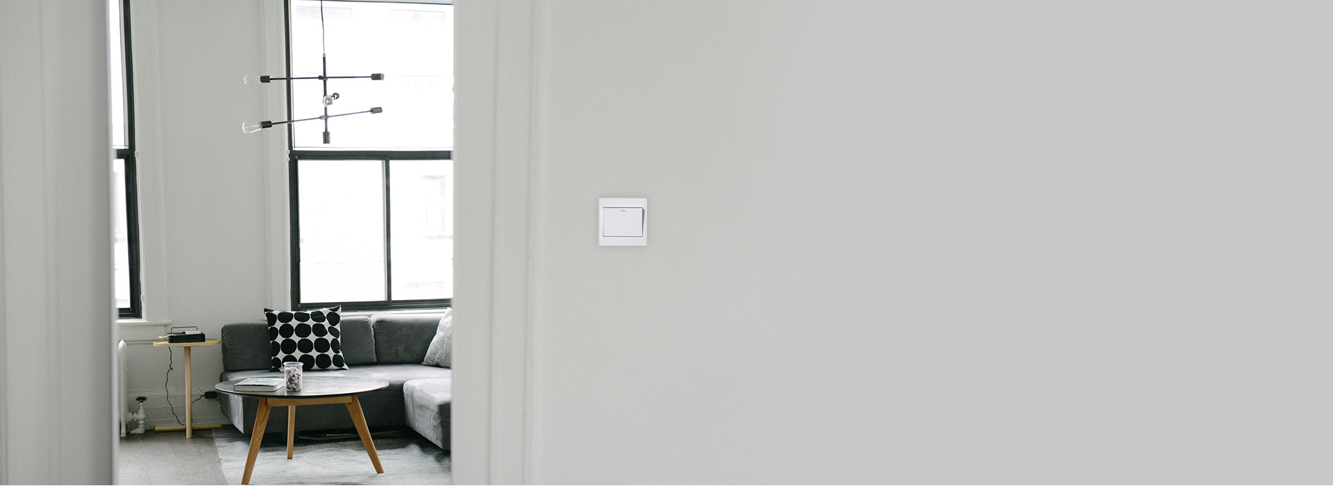 純平超薄，生動雅致
 正泰開關(guān)NEW7E...