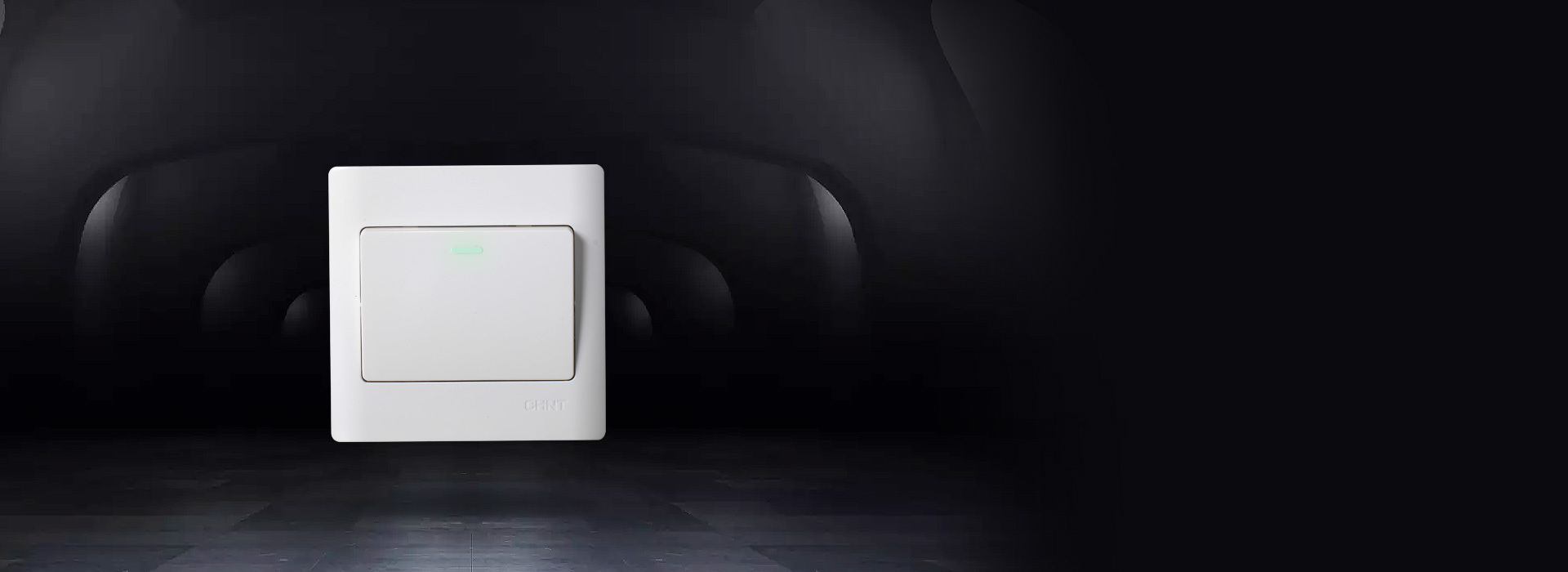 熒光指引，黑夜不“黑“
 自帶正泰藍(lán)熒光...