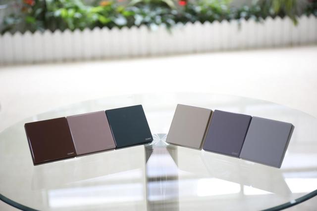 新品評(píng)測(cè):正泰居家2HD系列玻璃大面板開(kāi)關(guān)為何如此出眾 新品評(píng)測(cè):正泰居家2HD系列玻璃大面板開(kāi)關(guān)為何如此出眾