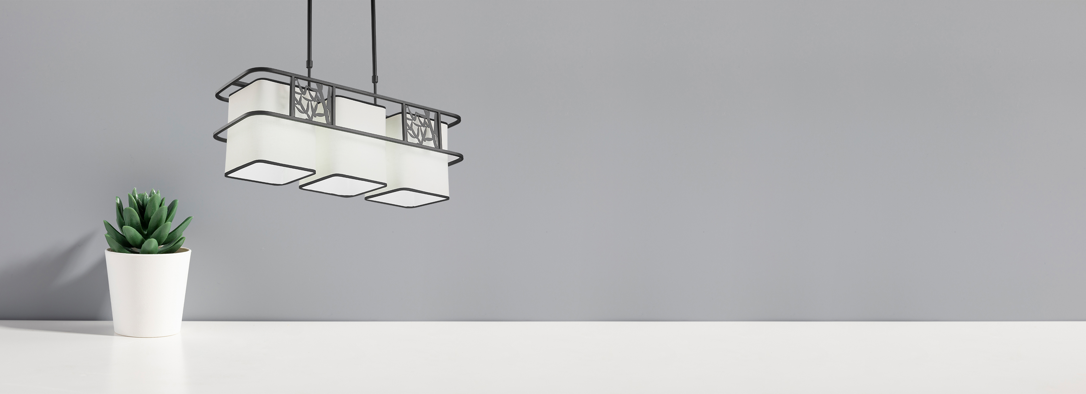 藝術格調設計，簡約大氣
 正泰吸頂燈XD...