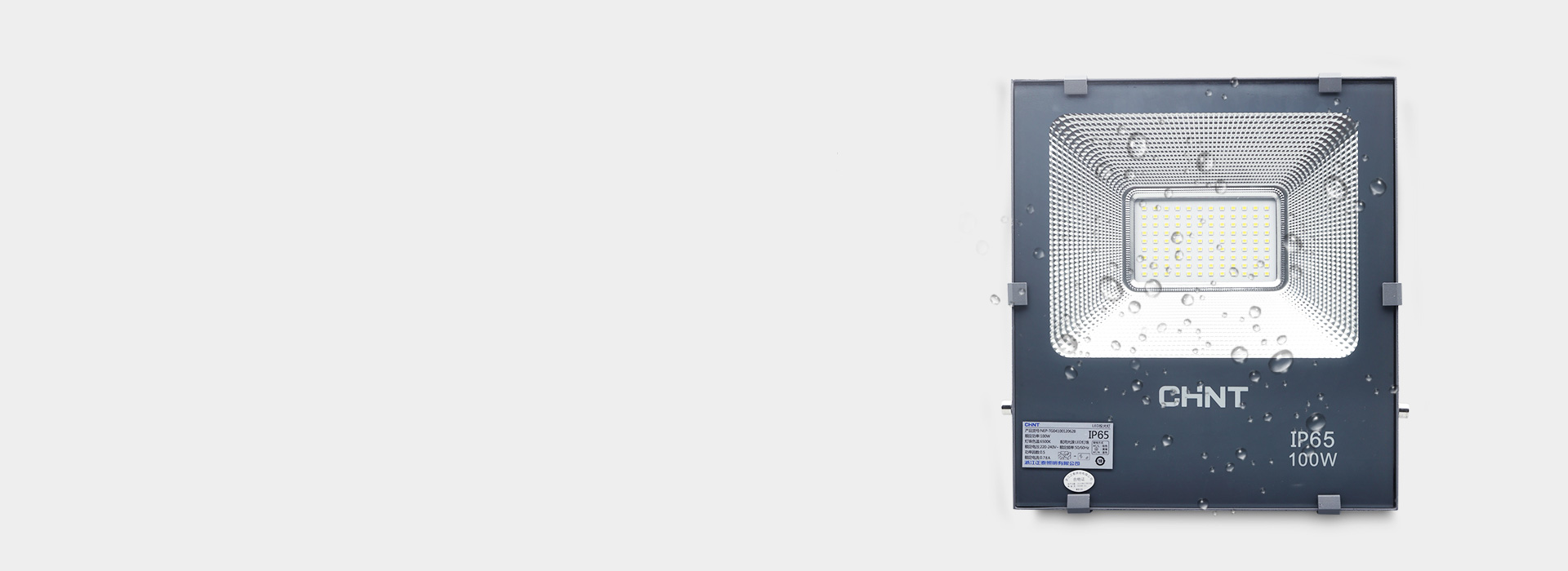 IP65高防護等級，防雨防塵 能有效防...