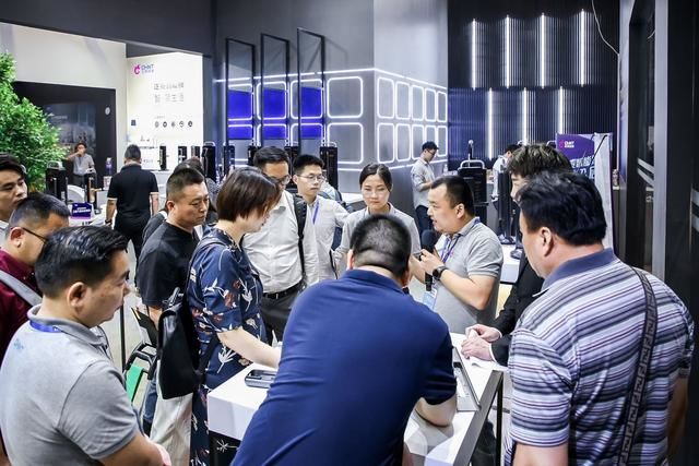 正泰智能鎖登陸永康門(mén)博會(huì),助力經(jīng)銷(xiāo)商從零成長(zhǎng) 正泰智能鎖登陸永康門(mén)博會(huì),助力經(jīng)銷(xiāo)商從零成長(zhǎng)