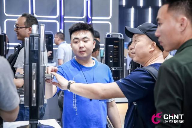 第十屆門博會(huì):正泰智能鎖引領(lǐng)“智·簡(jiǎn)生活”風(fēng)向潮 第十屆門博會(huì):正泰智能鎖引領(lǐng)“智·簡(jiǎn)生活”風(fēng)向潮