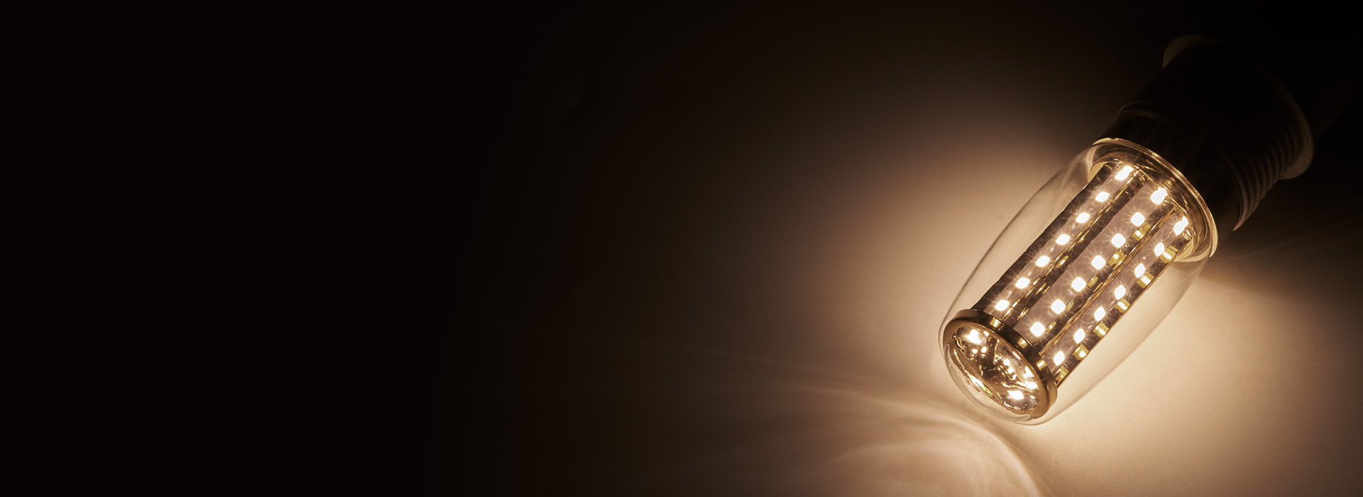 高亮度，輕松照亮大空間
 正泰照明玉米燈...