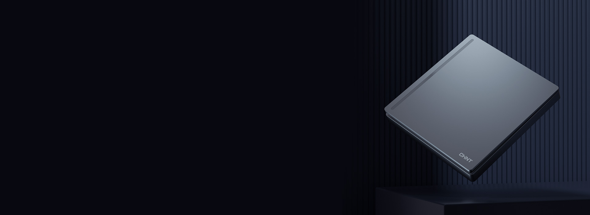 為空間而生的豁達尺度
 無框大板，線條曲...