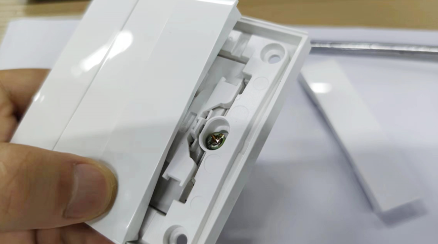 開關(guān)面板如何拆卸-4 開關(guān)面板如何拆卸-4