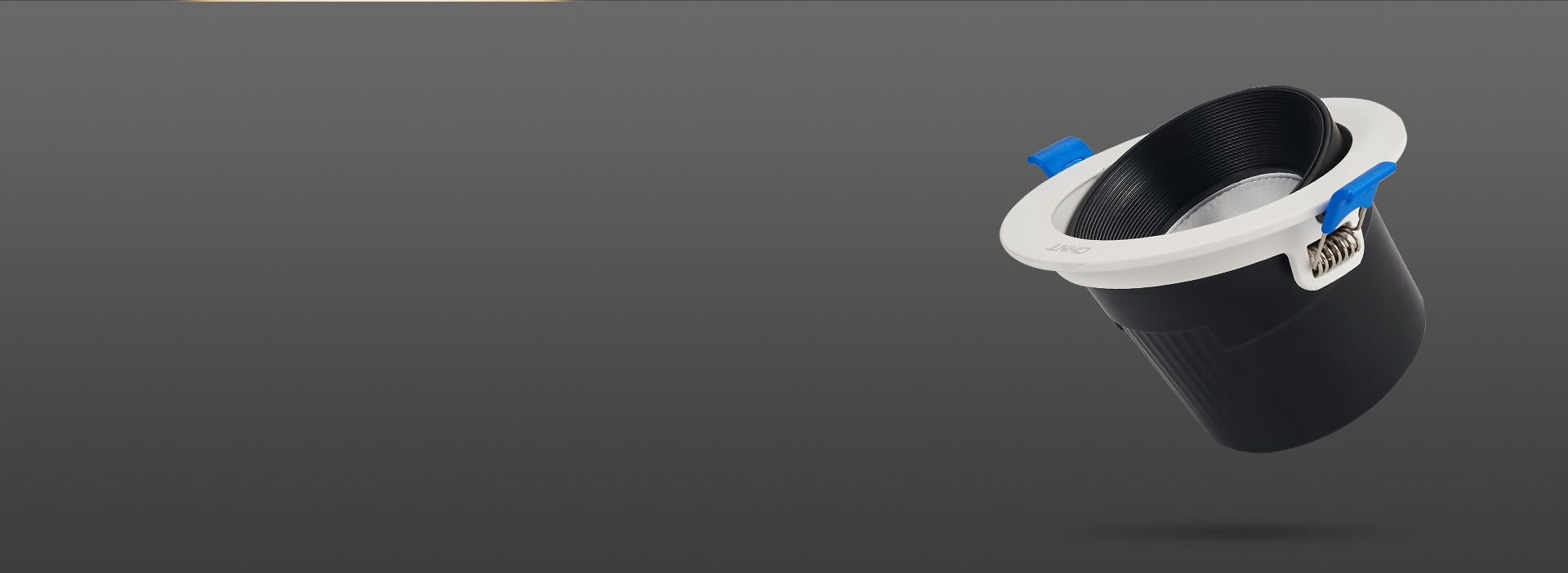 雙向調節照射方向
 出光方向輕松掌控，微...