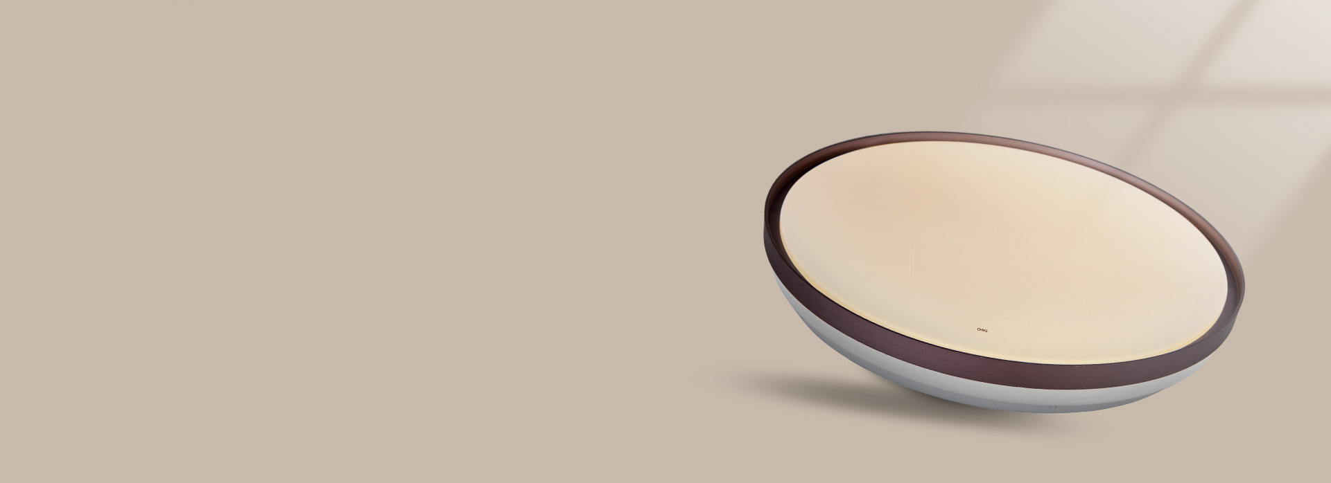 高透光面罩，光線均勻，舒適柔和 質(zhì)地輕...