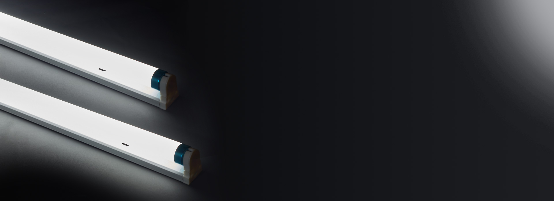 低光衰，壽命持久 高光效、低光衰。燈的...