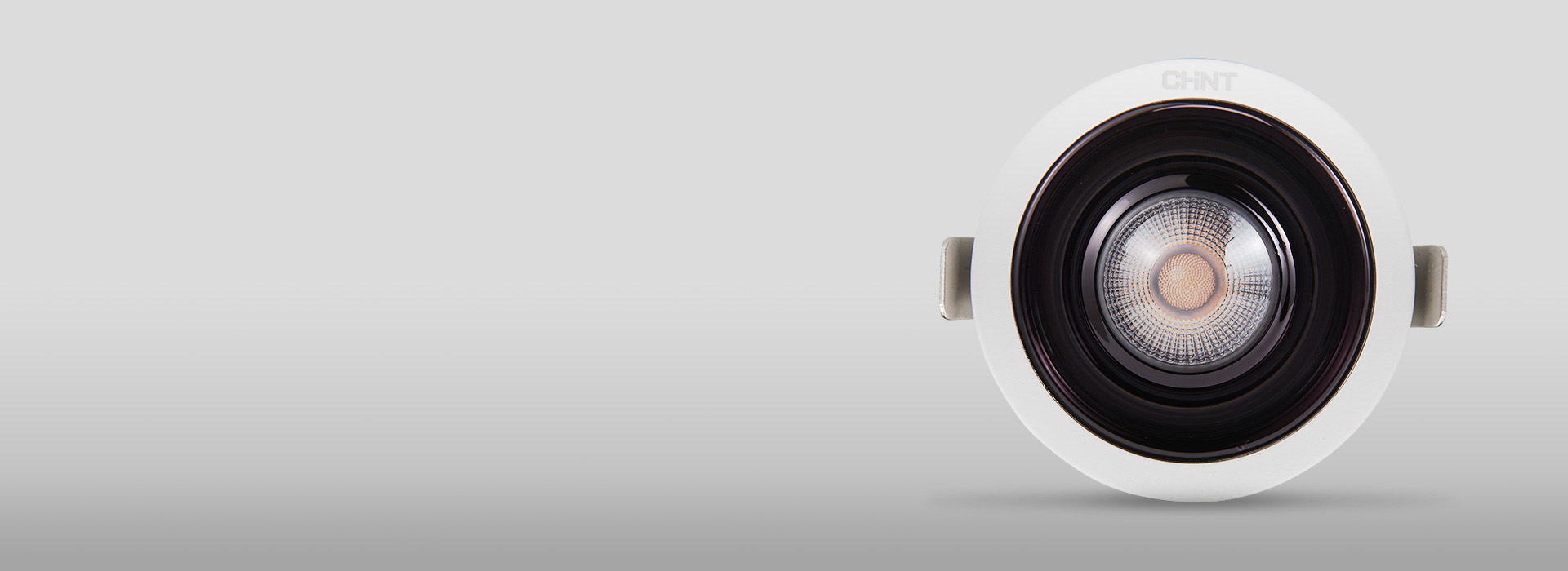 柔光防眩
 光學擴散板，出光均勻柔和。 