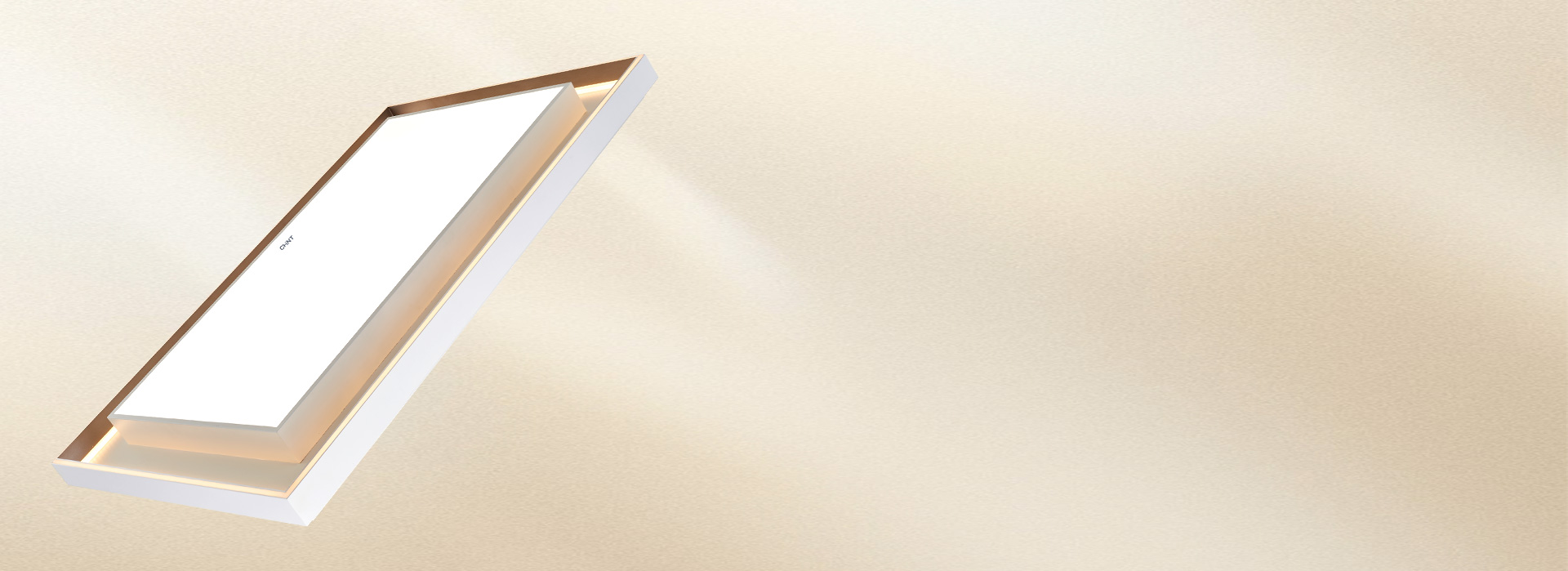 流暢美感，質樸純粹
 砂白色邊框，融合淺...