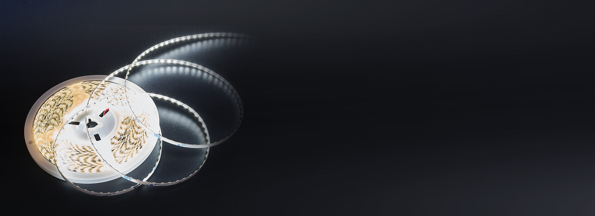 10米無可視亮差 升級導電技術，鋁基板...